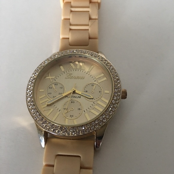 Large Geneva watch with silicon band - Picture 4 of 4